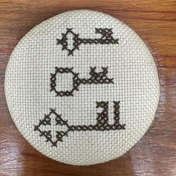 Vintage Wooden Key Holder Hooks Cross Stitch Retro Brown Wall Hanging Decor - Picture 4 of 9